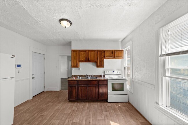 Photo - 8302 Sowinski Ave Unidad Upper