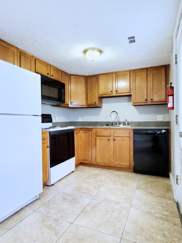 Photo - 90 E 8th Ave Unidad 2