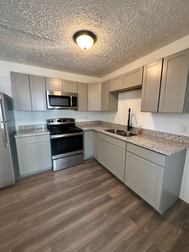 Photo - 978 Ringold St