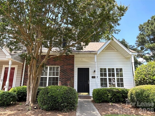 Building Photo - 12402 Bluestem Ln