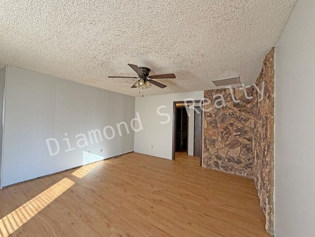Photo - Spacious 2 Bedroom Duplex with Huge Parklike Backyard!