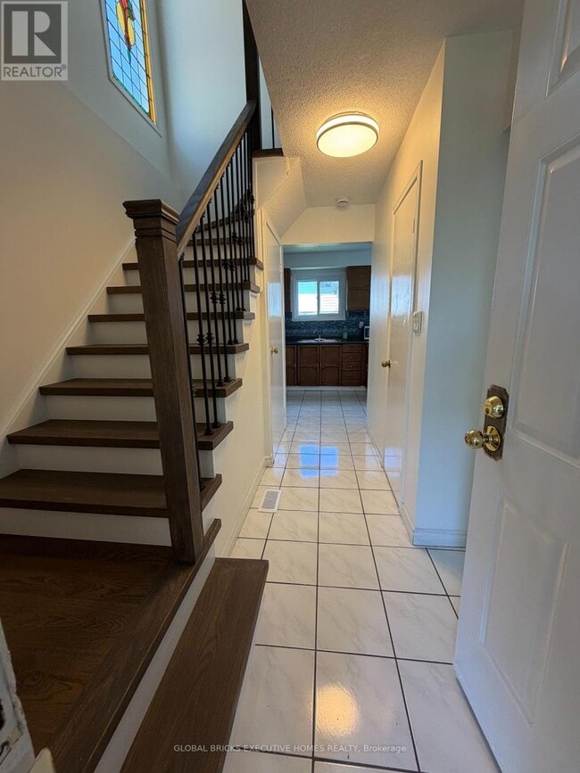 Photo - 730 Queensbridge Dr