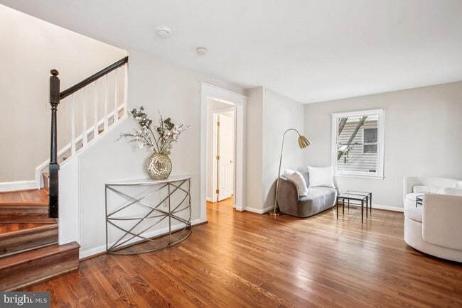 Building Photo - 112 E Walnut St Rental