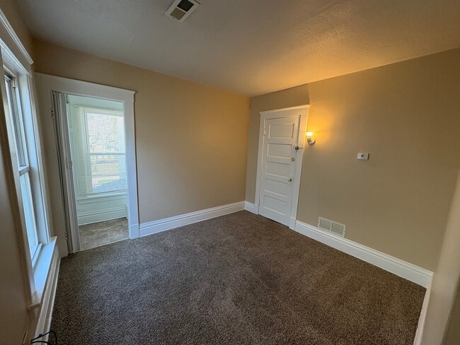 Main room - 2120 Cherry St Unit Apt 2N
