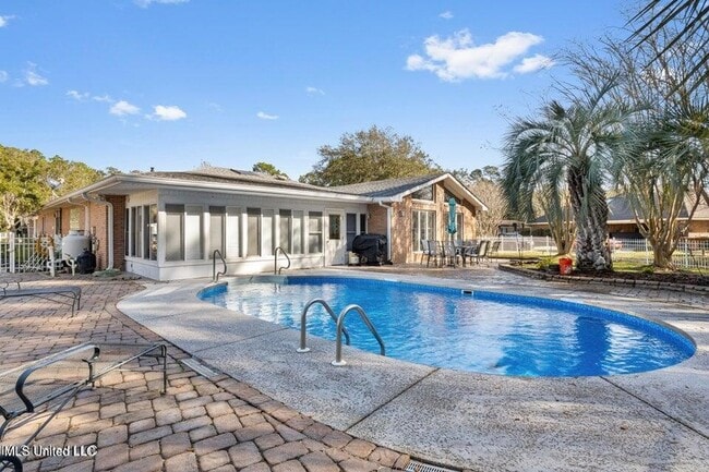 Photo - 219 Tantallon Dr