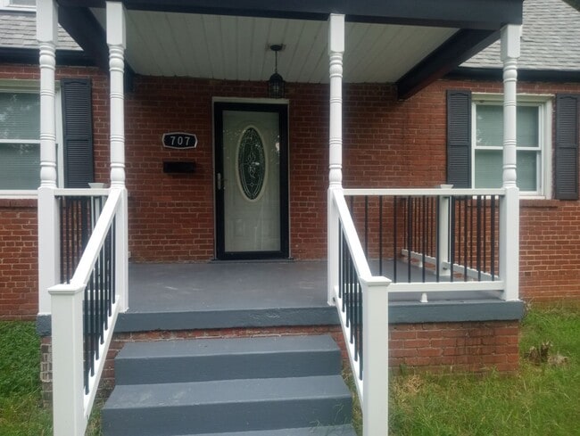 Photo - 707 Rothesay Rd