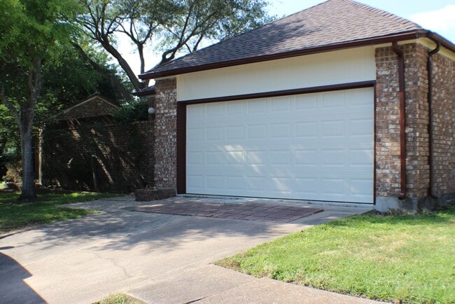 Photo - 16723 Clear Oak Way