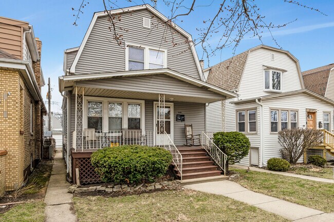 Building Photo - 5620 N Marmora Ave Unit G