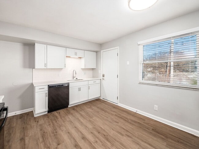 Photo - 554 Riverview Dr