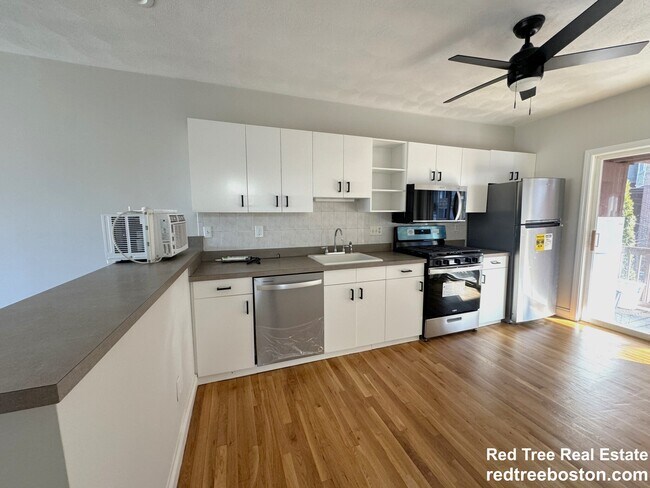 Photo - 345 Border St Unidad 2