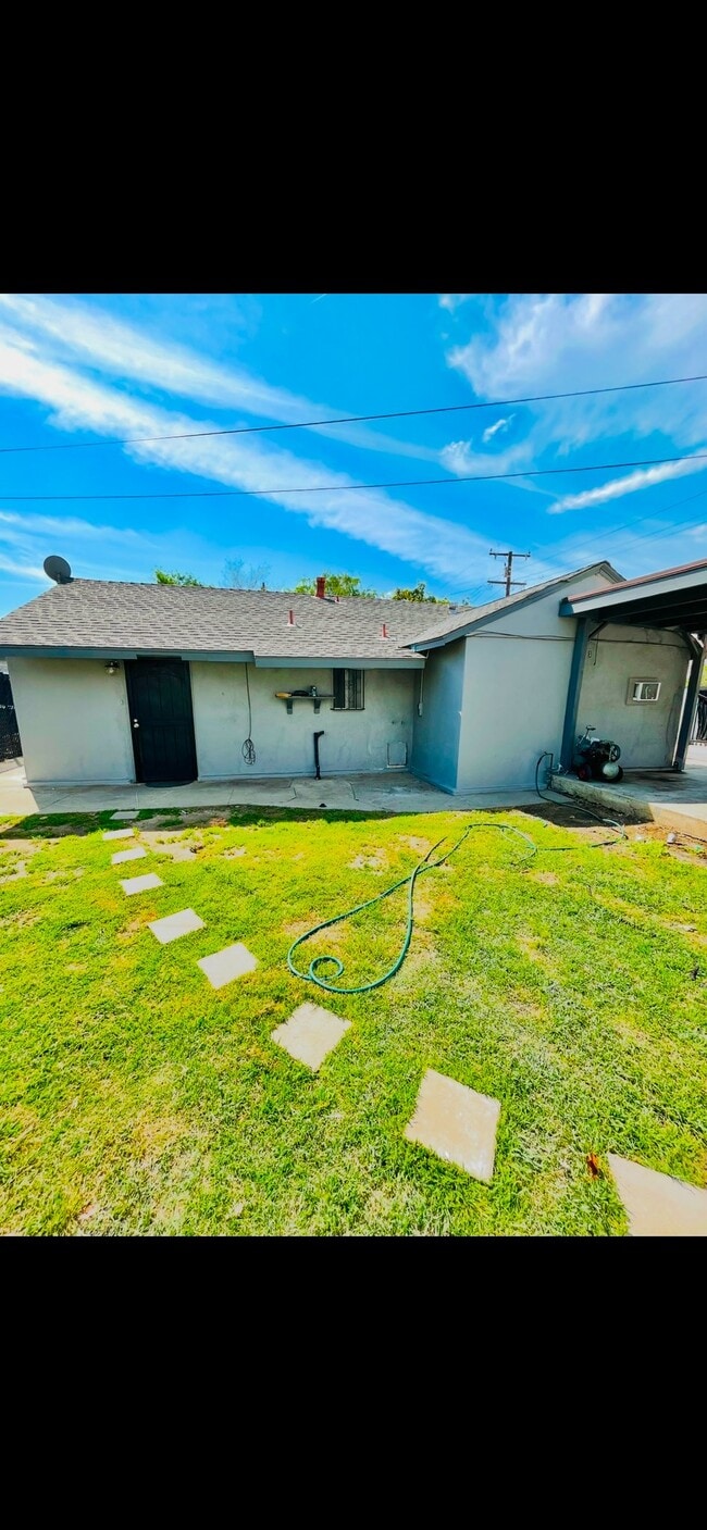 Building Photo - 921 N 5th Ave