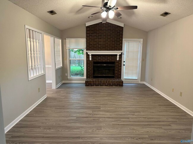 Photo - 108 Brass Oak Dr