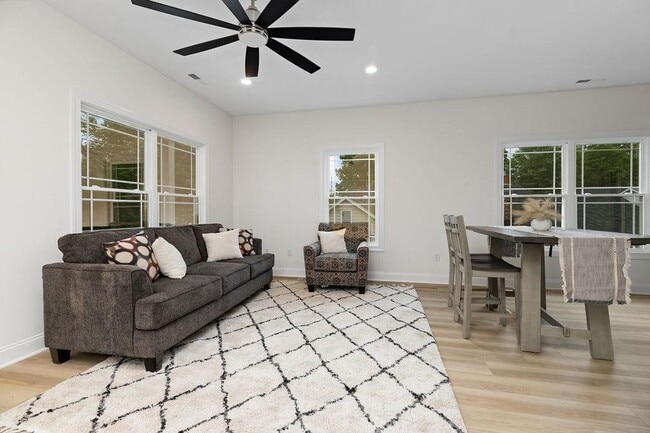 Photo - 1025 Frye St Casa