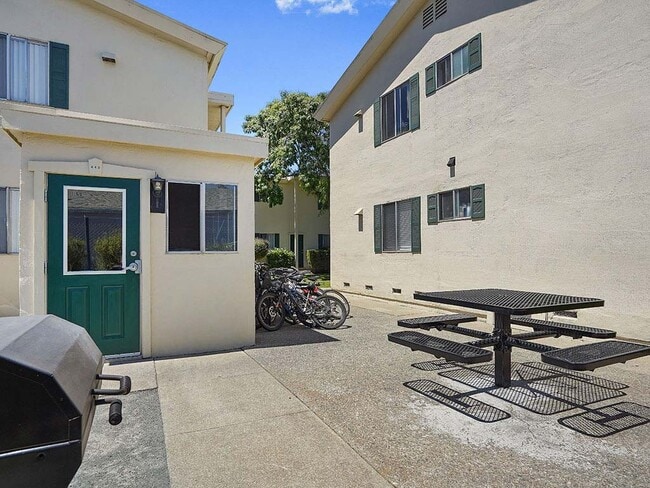 Colonial Garden Apartments