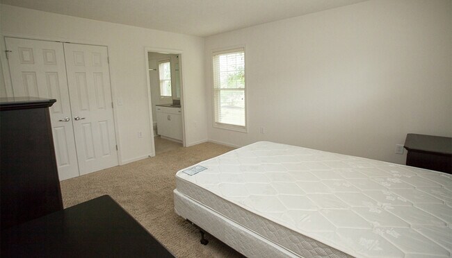 Photo - 2136 Purple and Gold Way