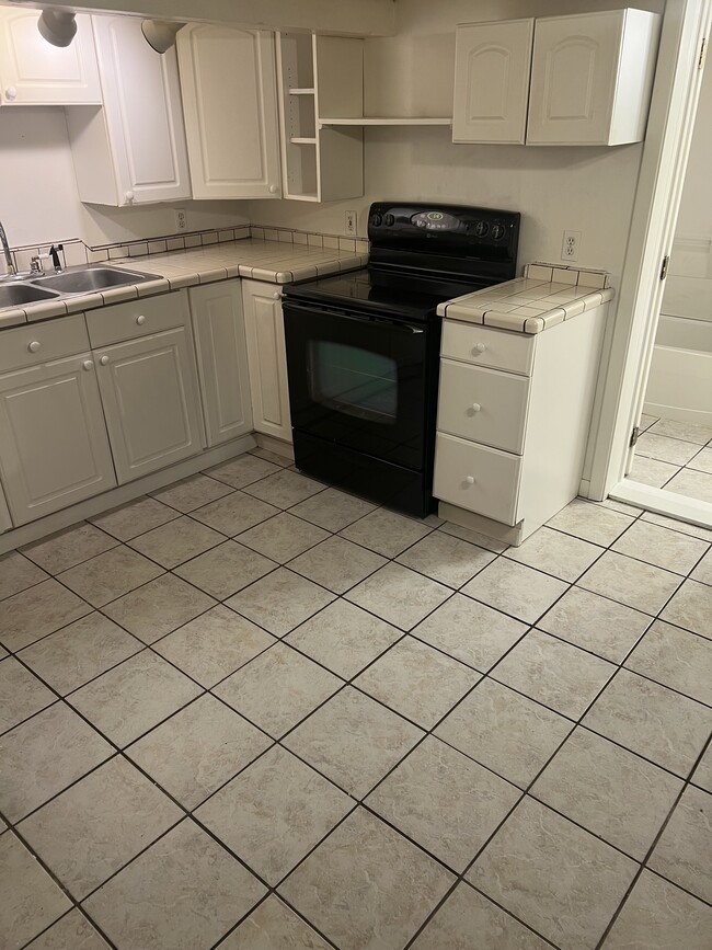 Building Photo - 2901 Reed St Unit 3