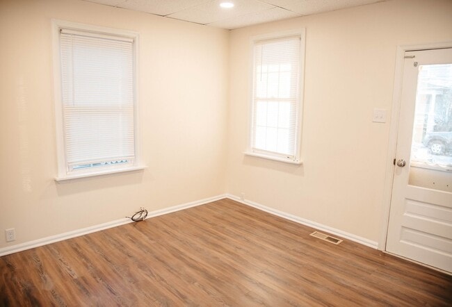 Photo - 5972 Pine St