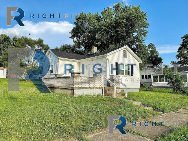 Photo - Cottage with a large porch