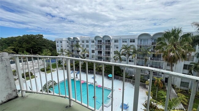 Building Photo - 486 NW 165th St Unit B-606