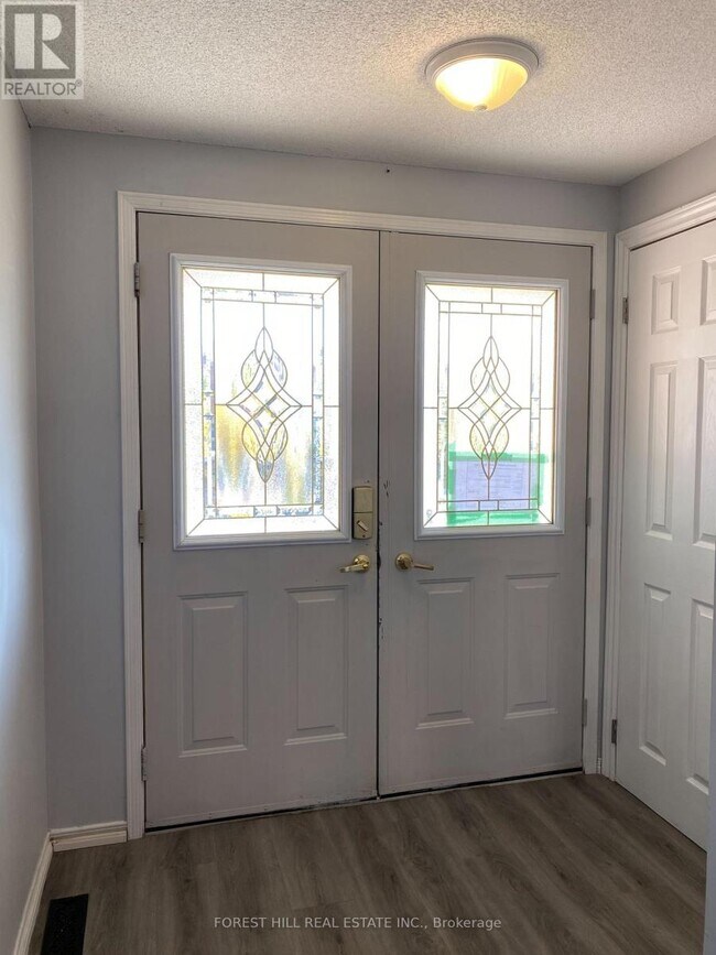 Photo - 46 Lions Gate Blvd