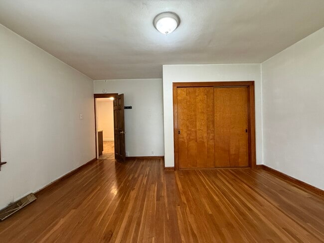 Building Photo - 3201 Roland Ave Unit 3201