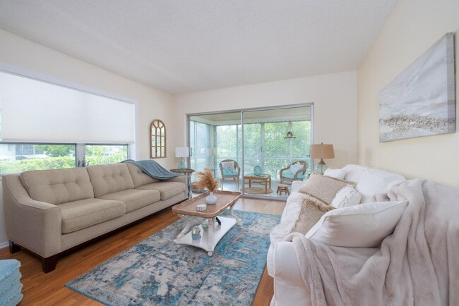 Photo - 2340 SW 22nd Ave Unit 302
