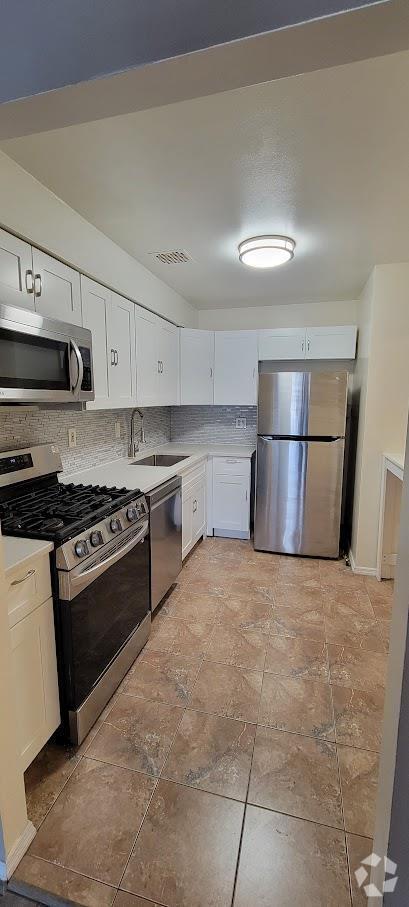Building Photo - 82-76 Country Pointe Cir Unit 1st Fl Rental