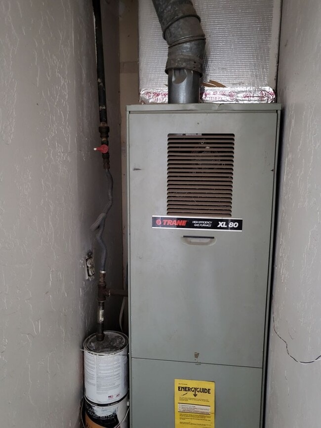 Photo - 929 W 16th St