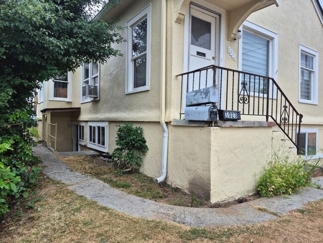 Cozy 1 bedroom close to Seattle Ferry and ... - Cozy 1 bedroom close to Seattle Ferry and ... Condo Unit A