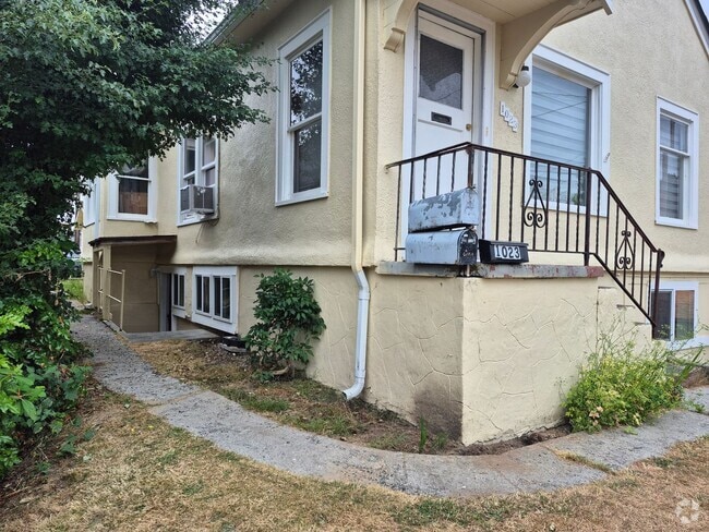Building Photo - Cozy 1 bedroom close to Seattle Ferry and ... Unit A Rental