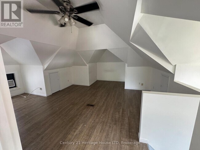 Photo - 344 Ridge Rd N