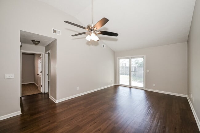Photo - 603 Freedom Ct