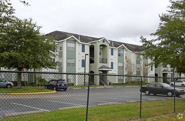 Waterford Pointe Apartments - Waterford Pointe Apartments