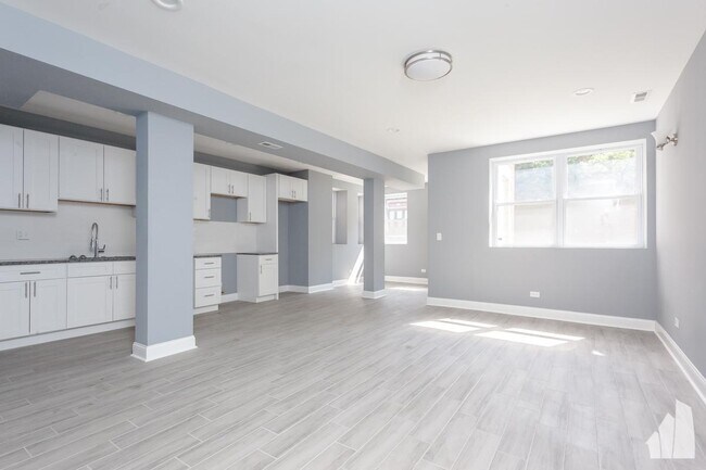 Building Photo - 3 bedroom in Chicago IL 60615 Unit GS Rental