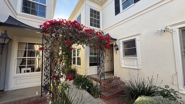 Courtyard - Unit upstairs - 530 N Sycamore Ave Unit B