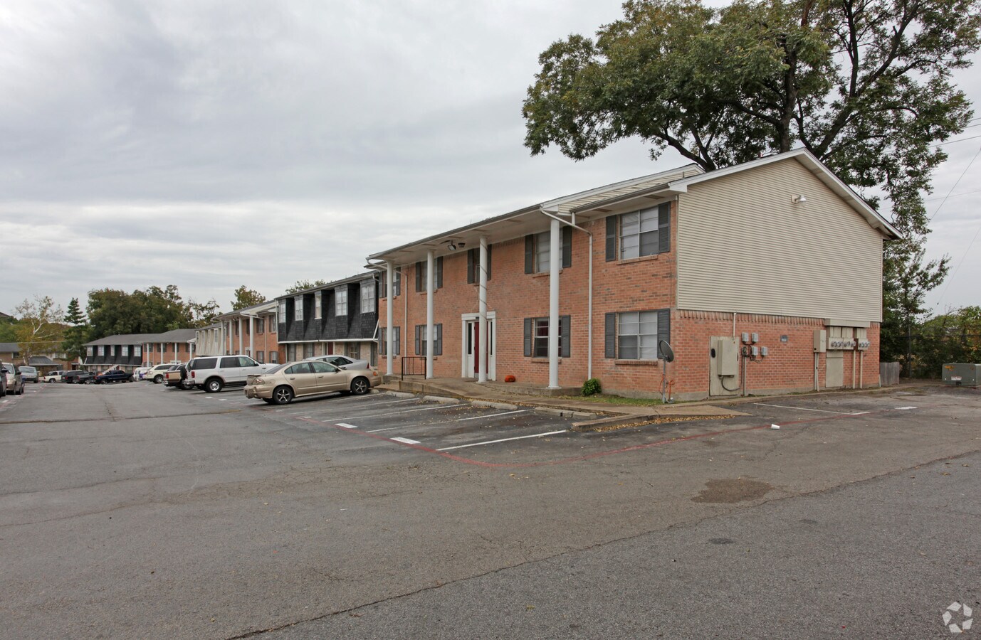 Glenbrook Place - Glenbrook Place Apartments