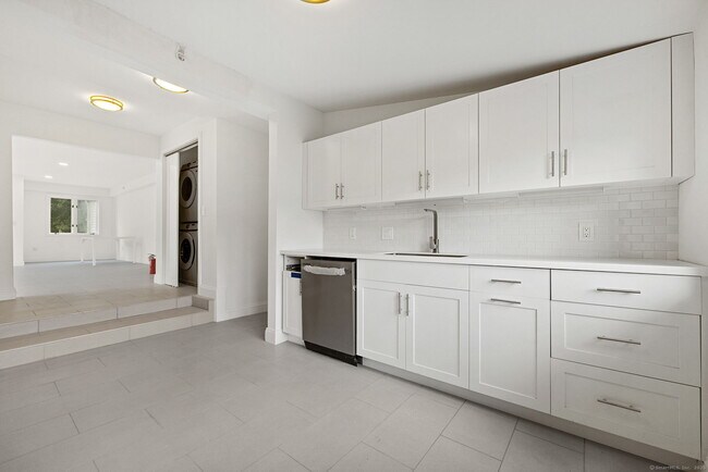 Photo - 529 Danbury Rd