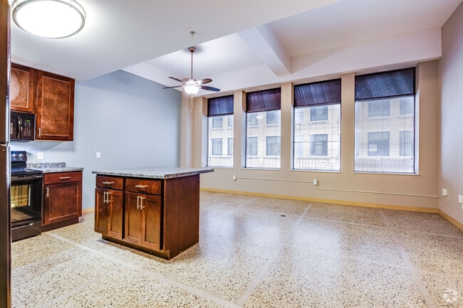 1BR, 1BA - 674SF - Hennepin - Kitchen and Living Room