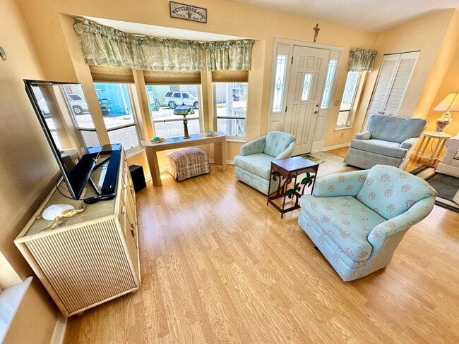 Building Photo - 2083 Nettles Blvd