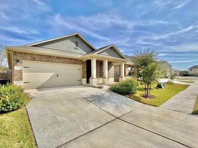 Building Photo - 816 Alta Wy