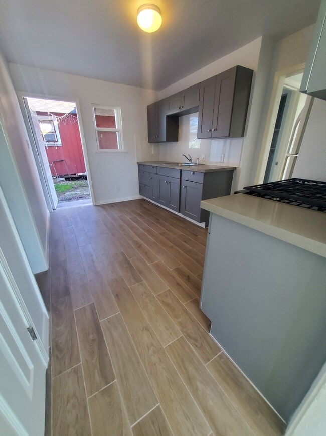 Photo - 814 Louise St