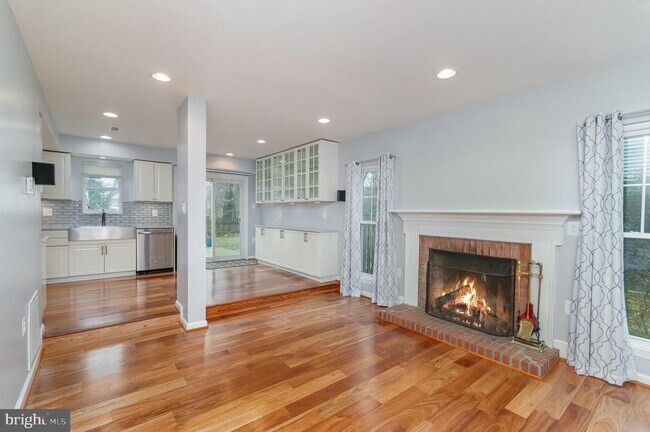 Photo - 15090 Holleyside Dr