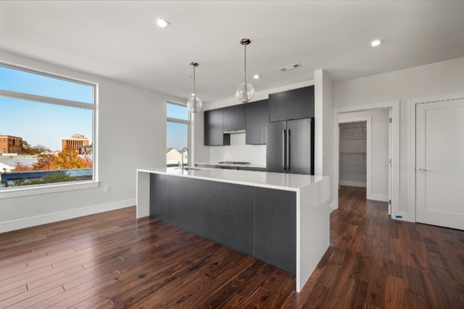 Building Photo - 99 Sumner St Rental