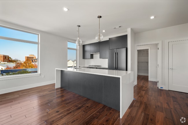 Building Photo - 99 Sumner St Rental