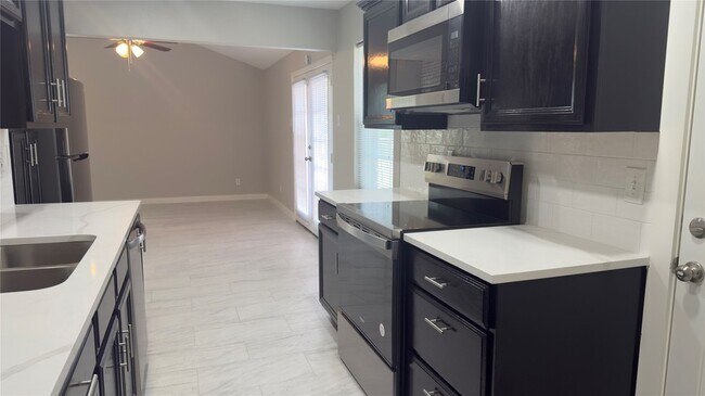 Photo - 1415 Wisteria Way