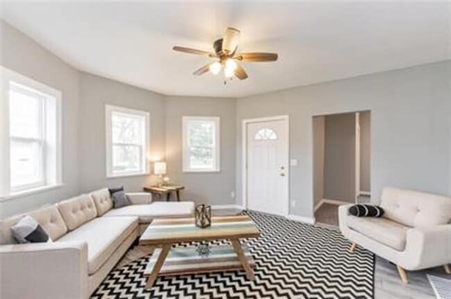 Photo - 800 10th St SW