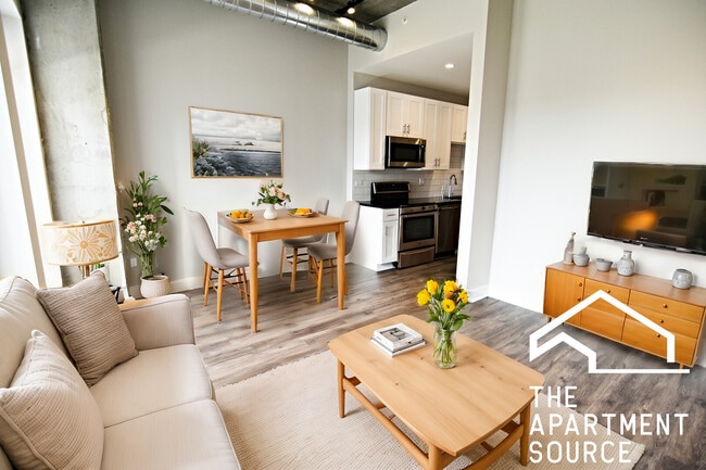 Building Photo - 3833 N Broadway Unit 309