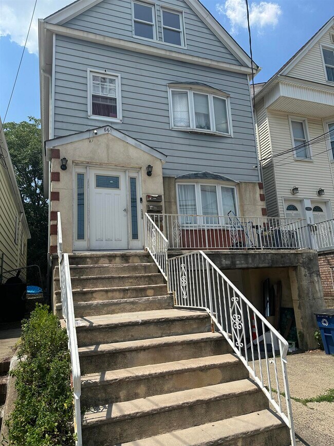 661 Ave E  