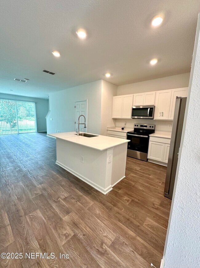 Photo - 634 Celtic dr