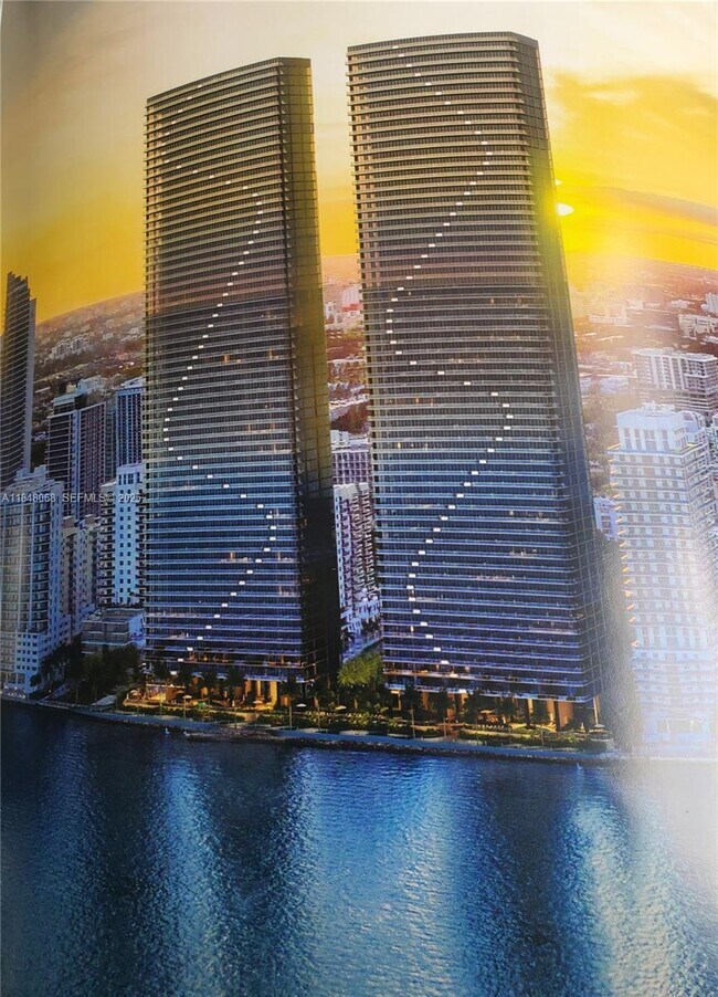 Photo - 700 NE 24th St Unidad 4403